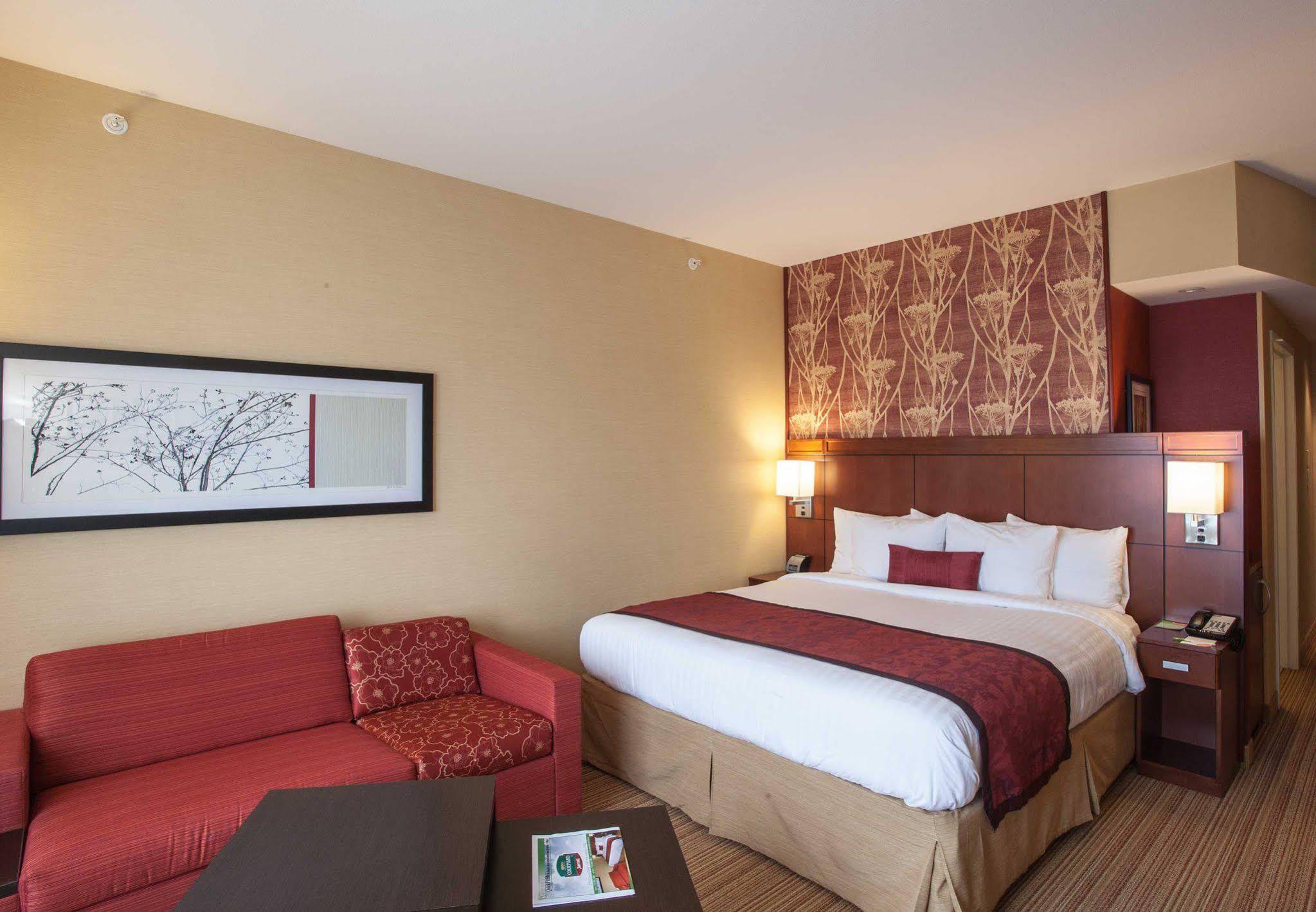 Отель Courtyard By Marriott Йорк Экстерьер фото