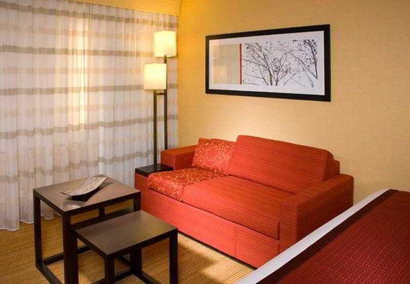 Отель Courtyard By Marriott Йорк Экстерьер фото