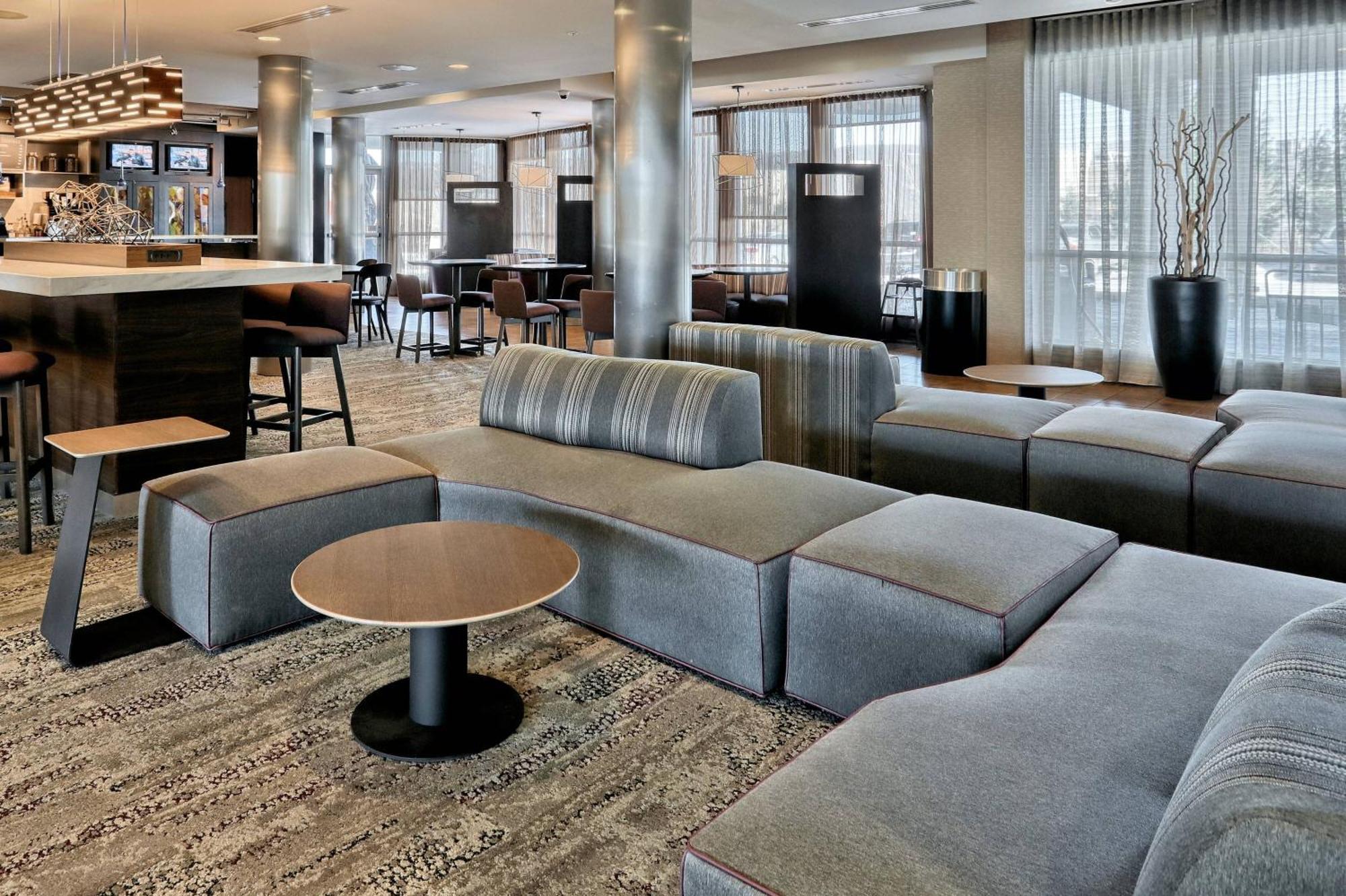 Отель Courtyard By Marriott Йорк Экстерьер фото