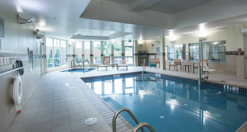 Отель Courtyard By Marriott Йорк Экстерьер фото